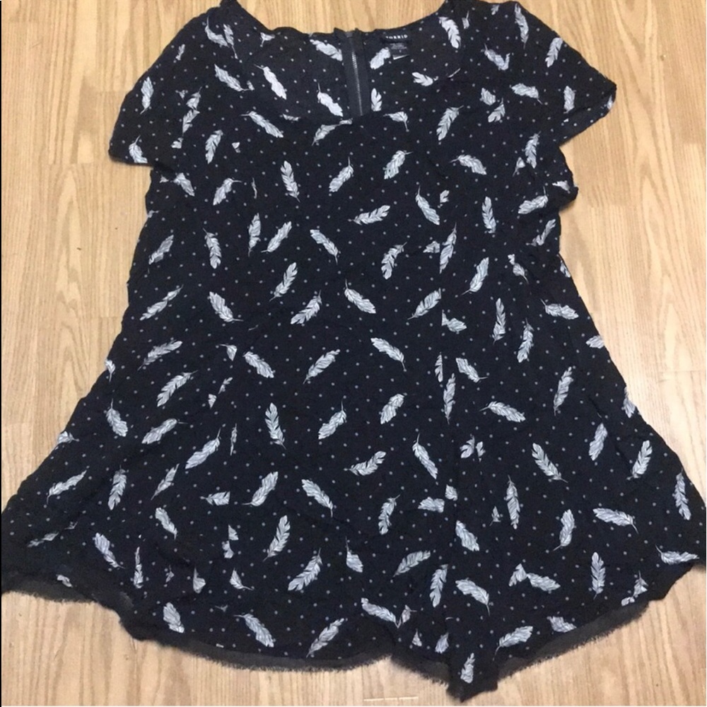 Torrid feather/Dot tunic top